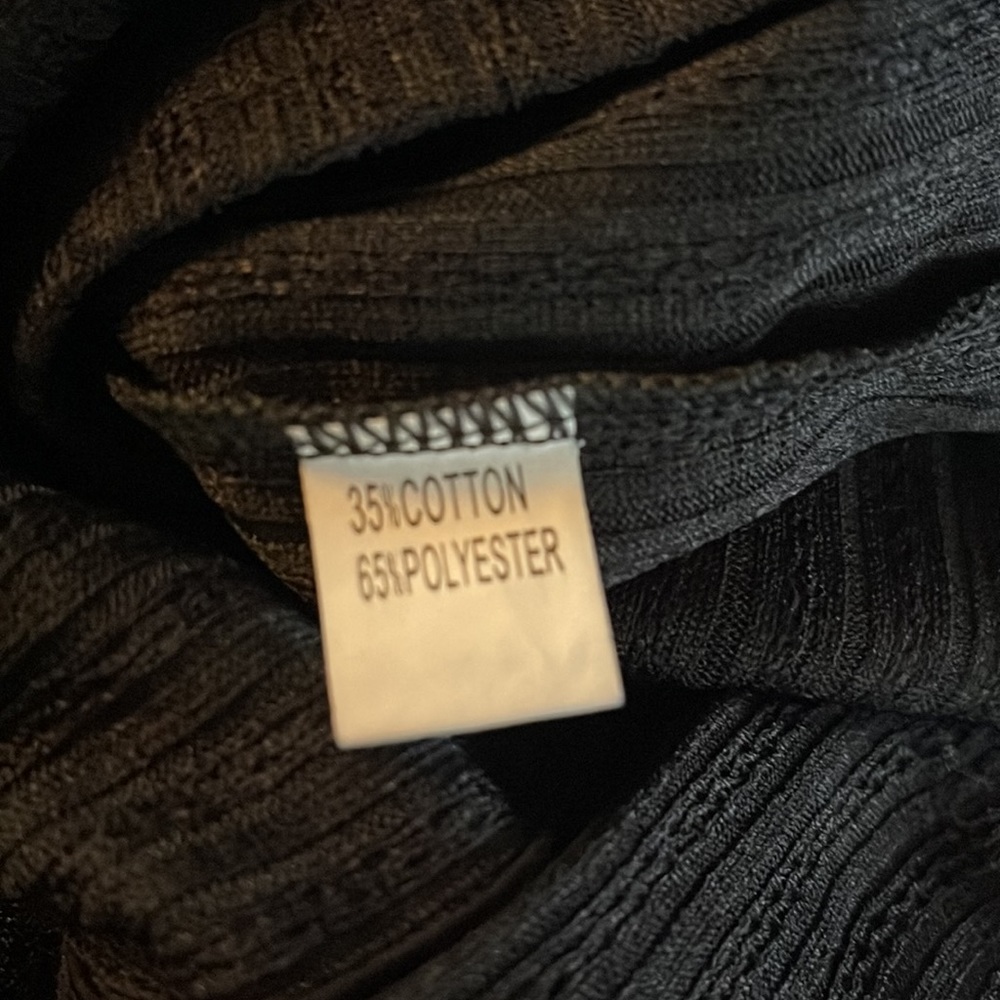 Basico Solid Black Ribbed Long Sleeve Shirt - Picture 11 of 12